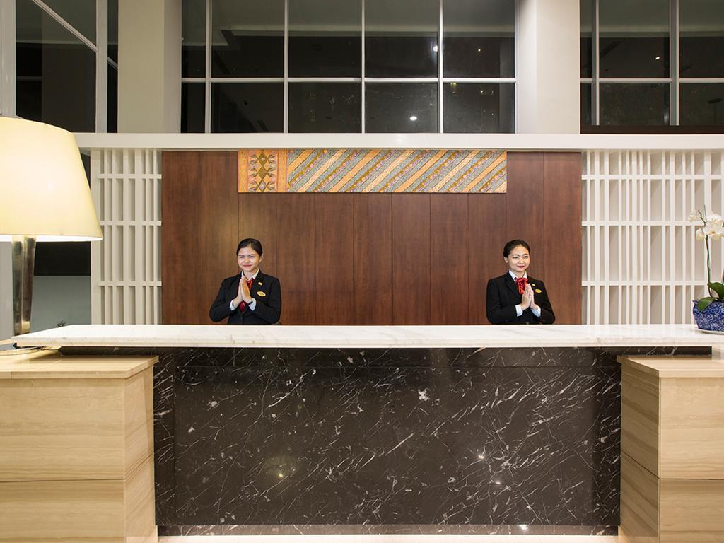 Hotel Santika Pekalongan Extérieur photo