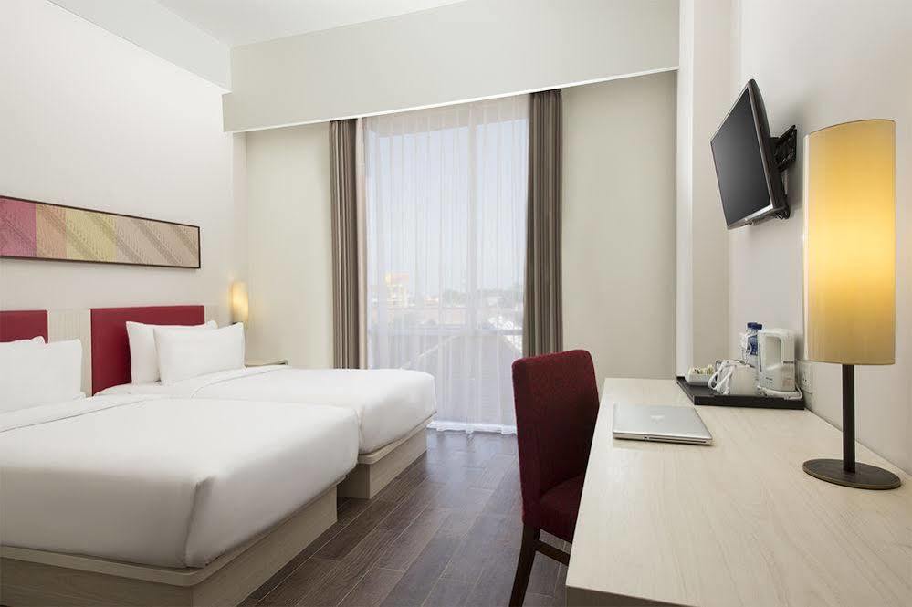 Hotel Santika Pekalongan Extérieur photo
