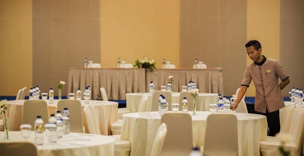 Hotel Santika Pekalongan Extérieur photo